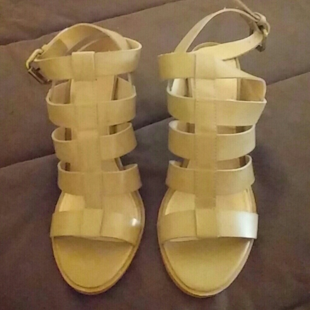 Cute strap sandals